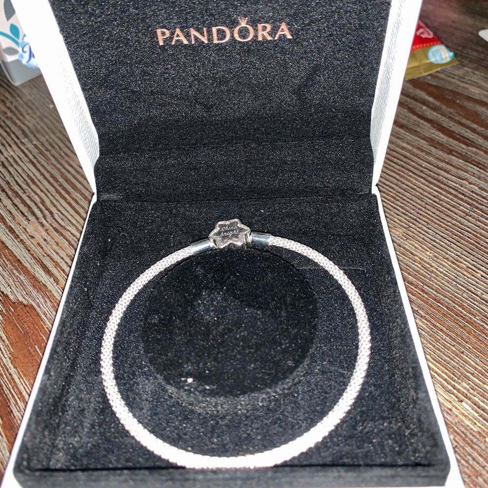 Beautiful brand new Pandora bracelet